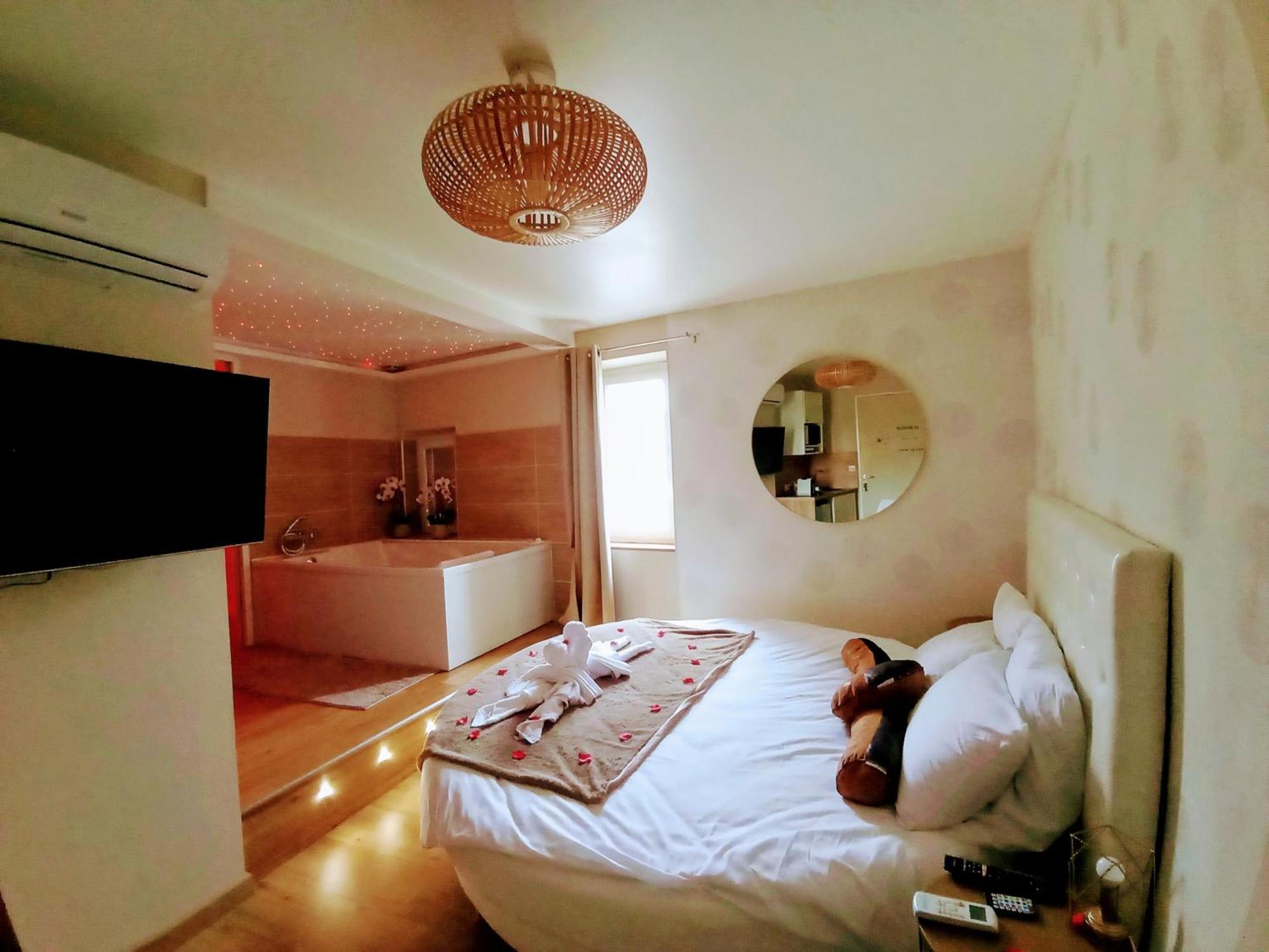 Studio Love Room Spa Baignoire Double La Ciotat Centre Port Exterior photo